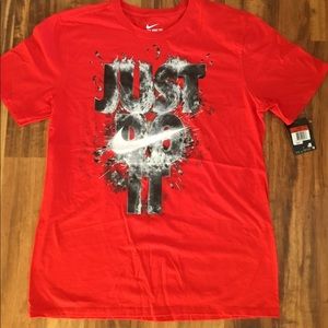 Men’s Size L Graphic T Shirt